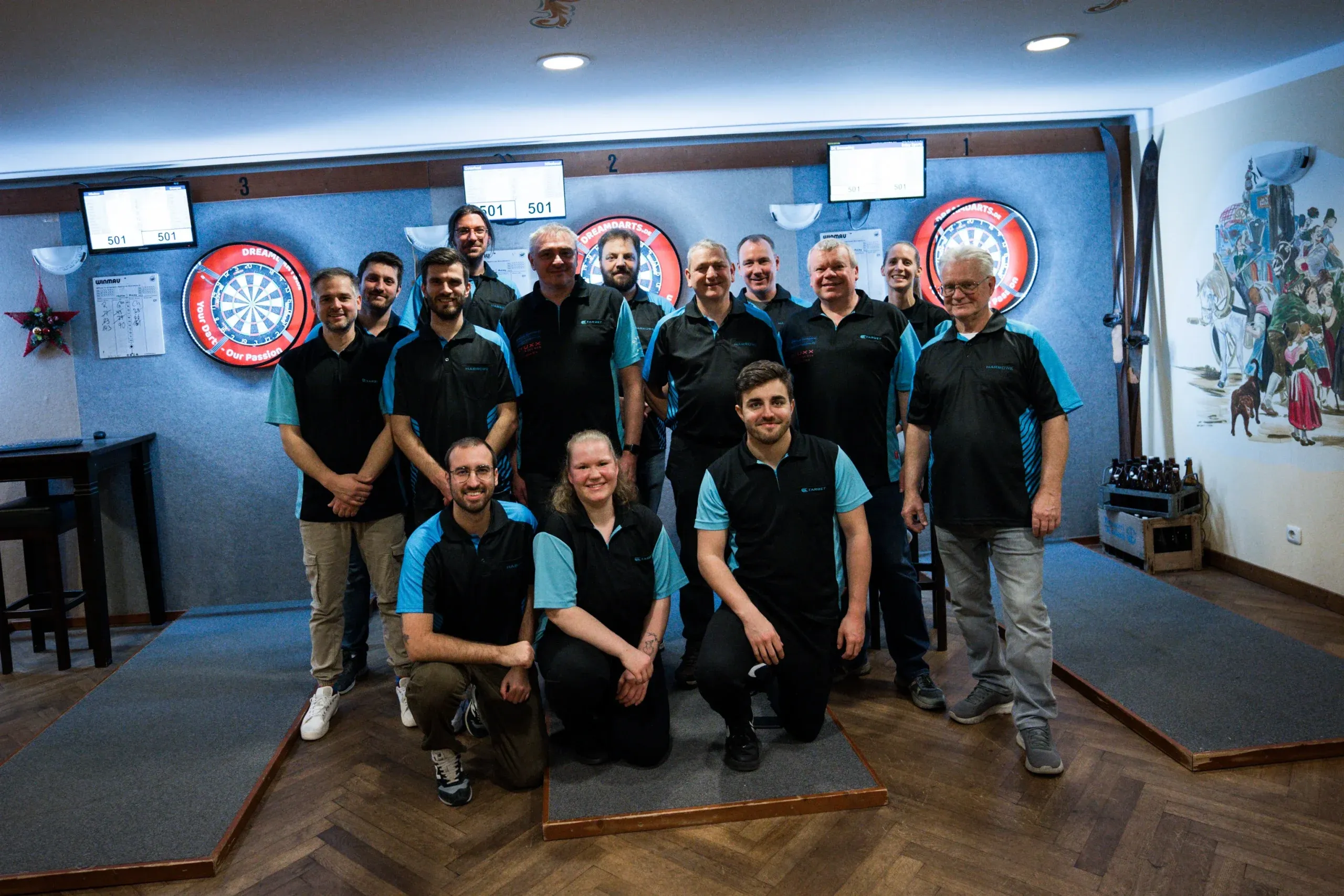 Die Mitglieder des Dartclub Emmering in der Spielstätte