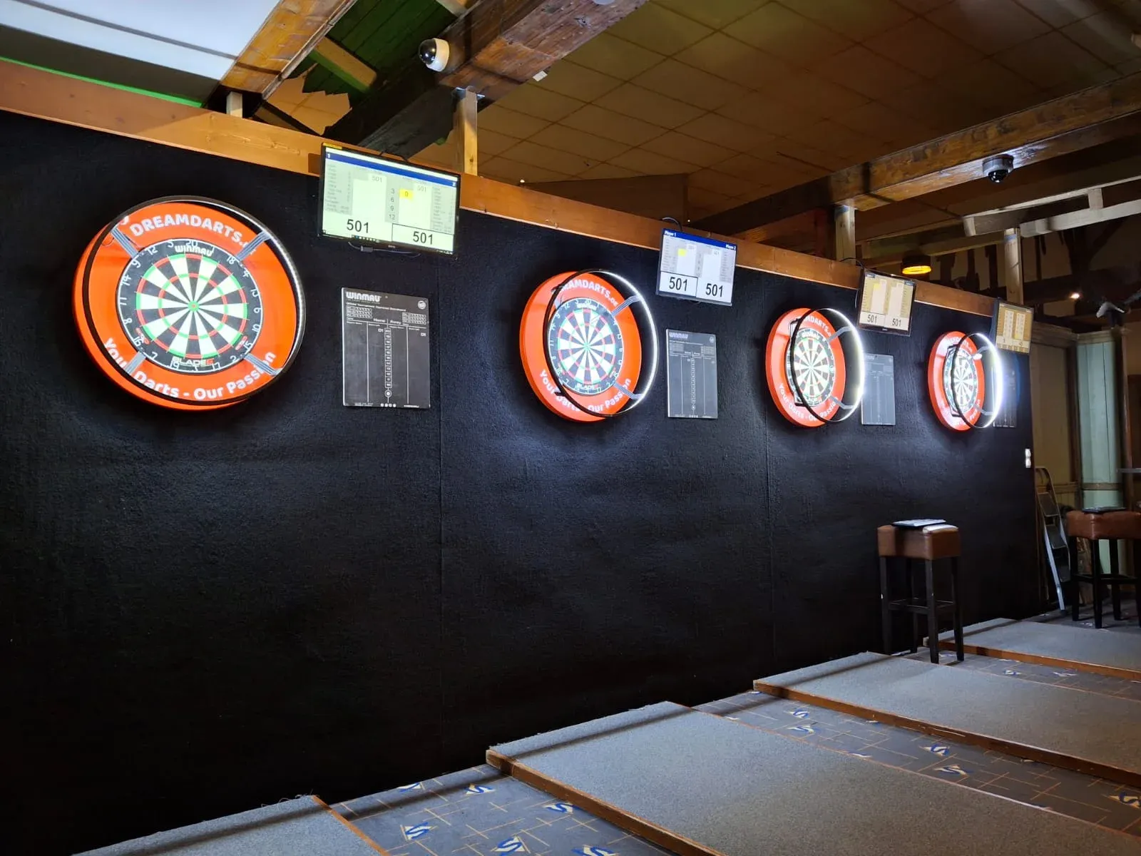 Die vier Dartboards der neuen Spielstätte des Dartclub Emmering in Fürstenfeldbruck